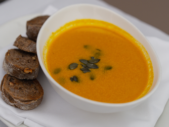 Suppe mit Brot