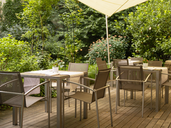Terrasse im Rosengarten