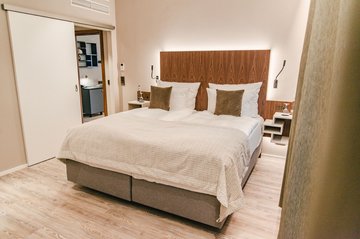 Gemütliches Bett modernes Schlafzimmer Aparthotel München Innenstadt