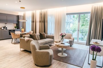 Apartment Wohn und Essbereich München Innenstadt