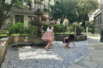 Children playing in the couryard childfriendly hotel maximilian munich