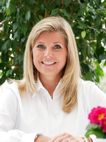 Eva Kubon Mitarbeiter Maximilian Munich Apartment Hotel