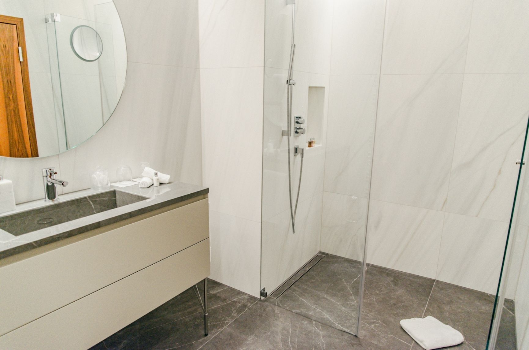 Badezimmer der Company Suite