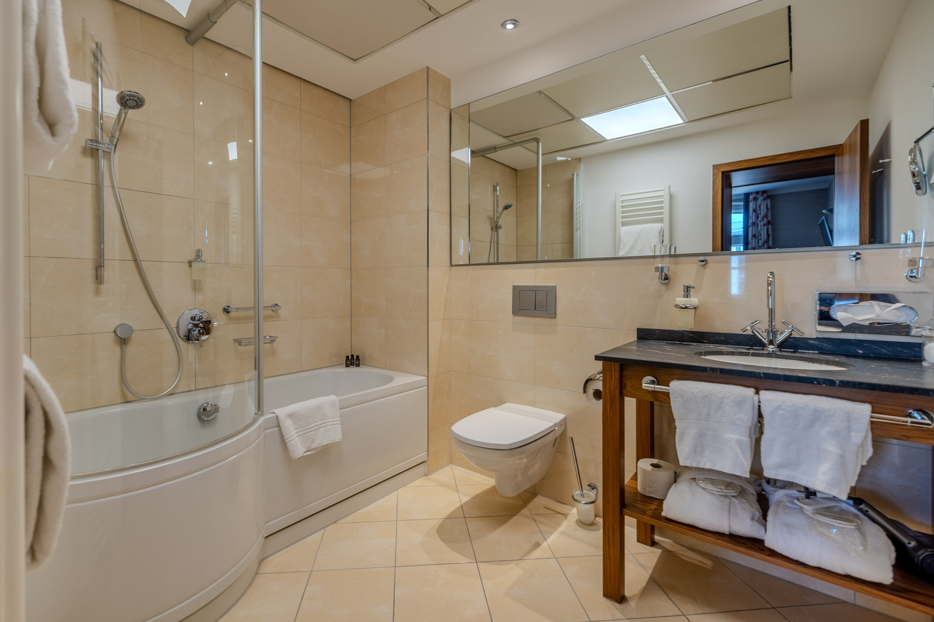 Luxuriöses Badezimmer der City Suite